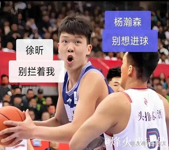 轰两双采访！杨瀚森谦逊谈一般，保持笑嘻嘻，主帅赞其攻守表现！